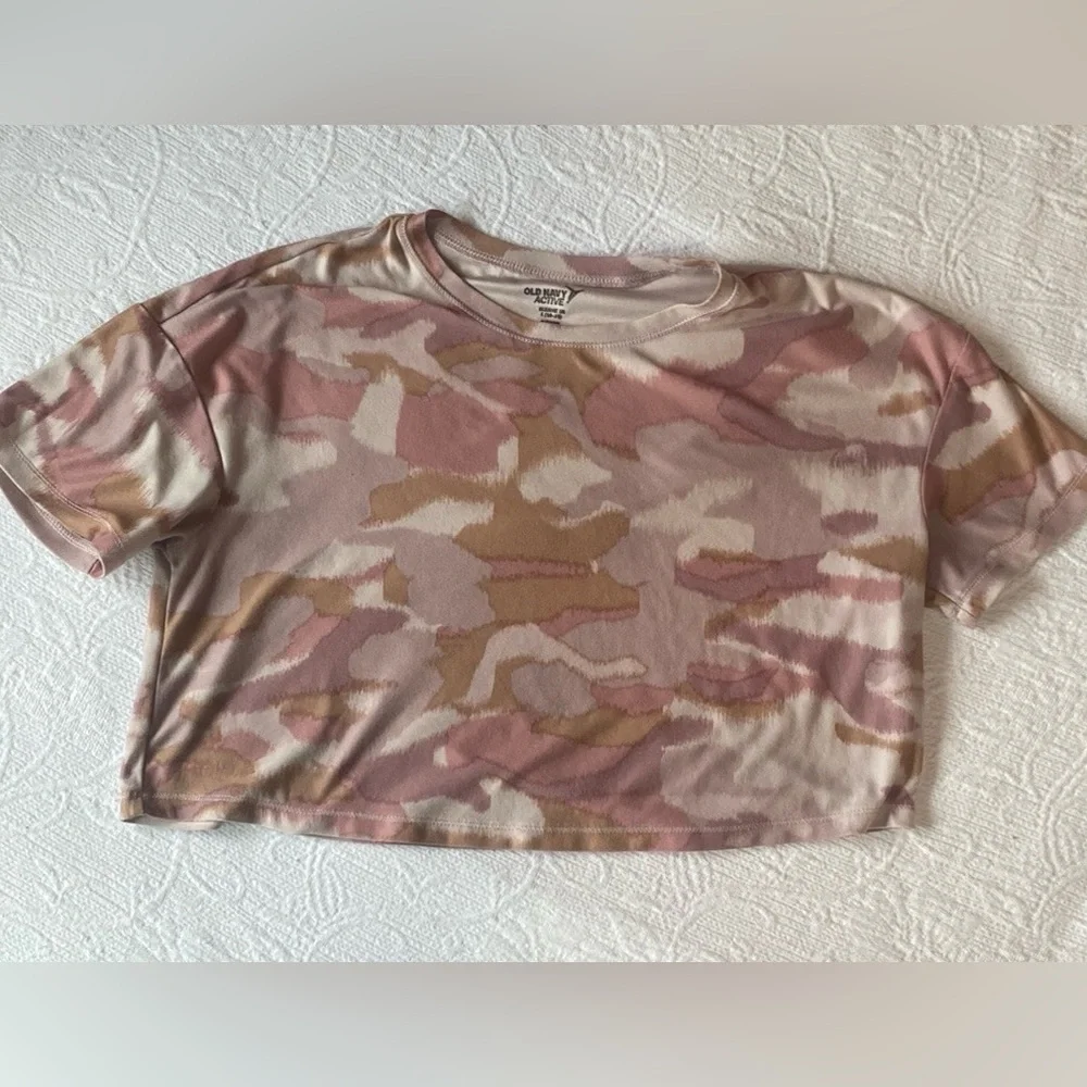 3/$10 Old Navy Active Camo Crop Top in Pink and Tan